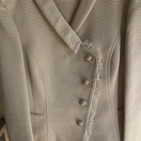 NEW VINTAGE Elegant cream VALENTINO JACKET - Picture 3 of 9